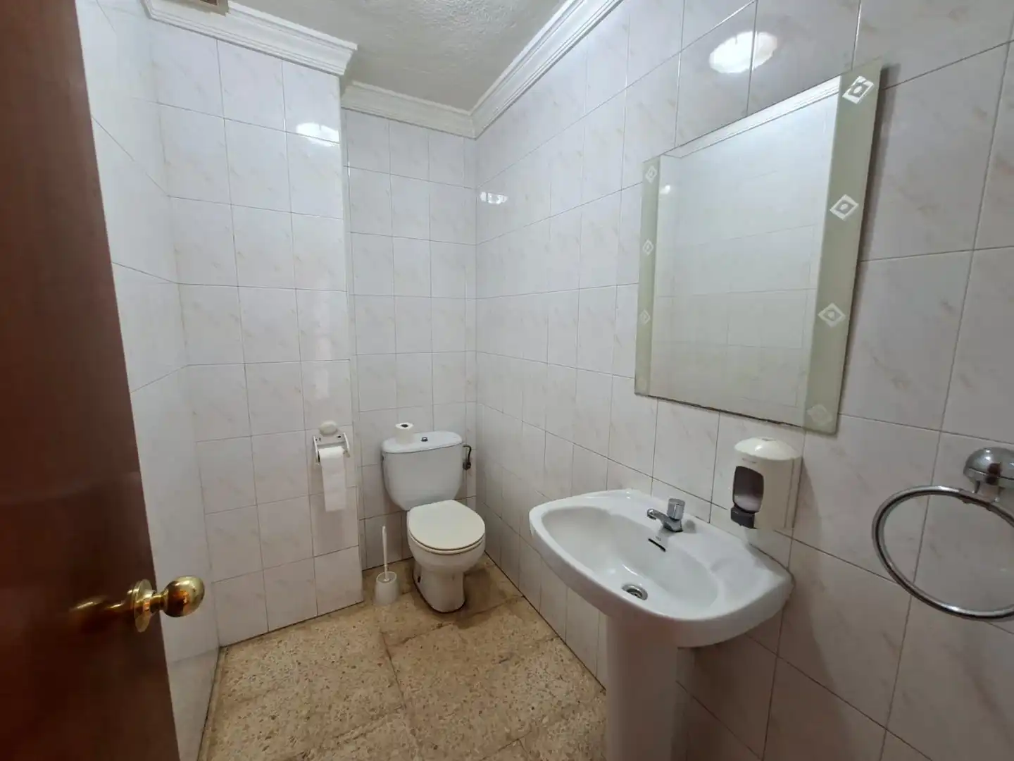 Bathroom of Commercial properties for sale in Llinars del Vallès  with Air Conditioner, Heating and Furnished