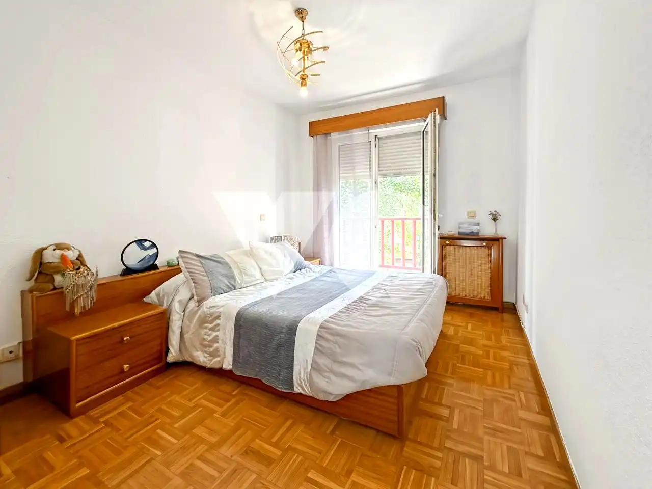 Dormitori de Pis en venda en Madrid amb Calefacció, Parquet i Terrassa