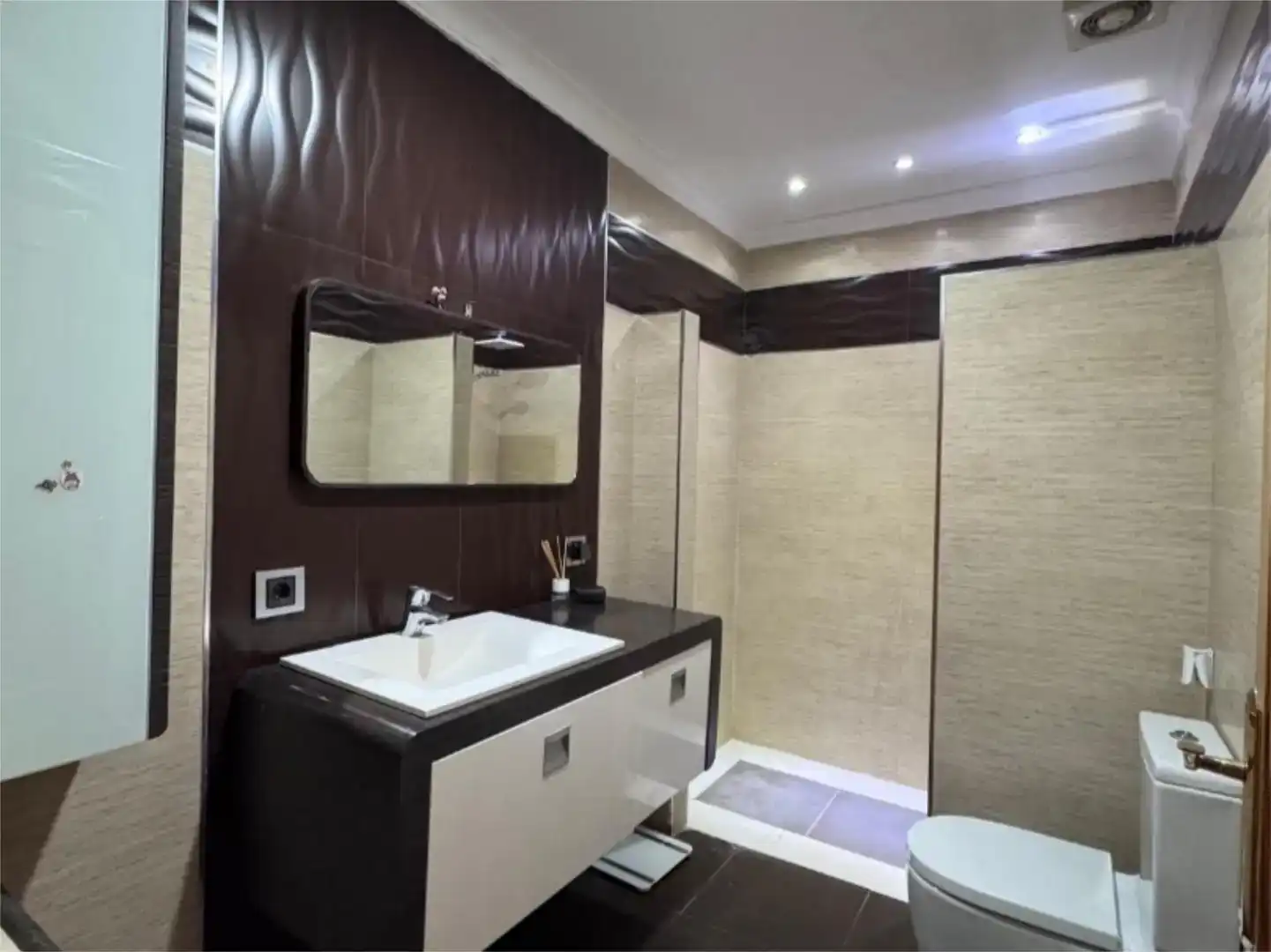 Baño de Piso en venta en Villamalea con Aire acondicionado, Amueblado y Balcón