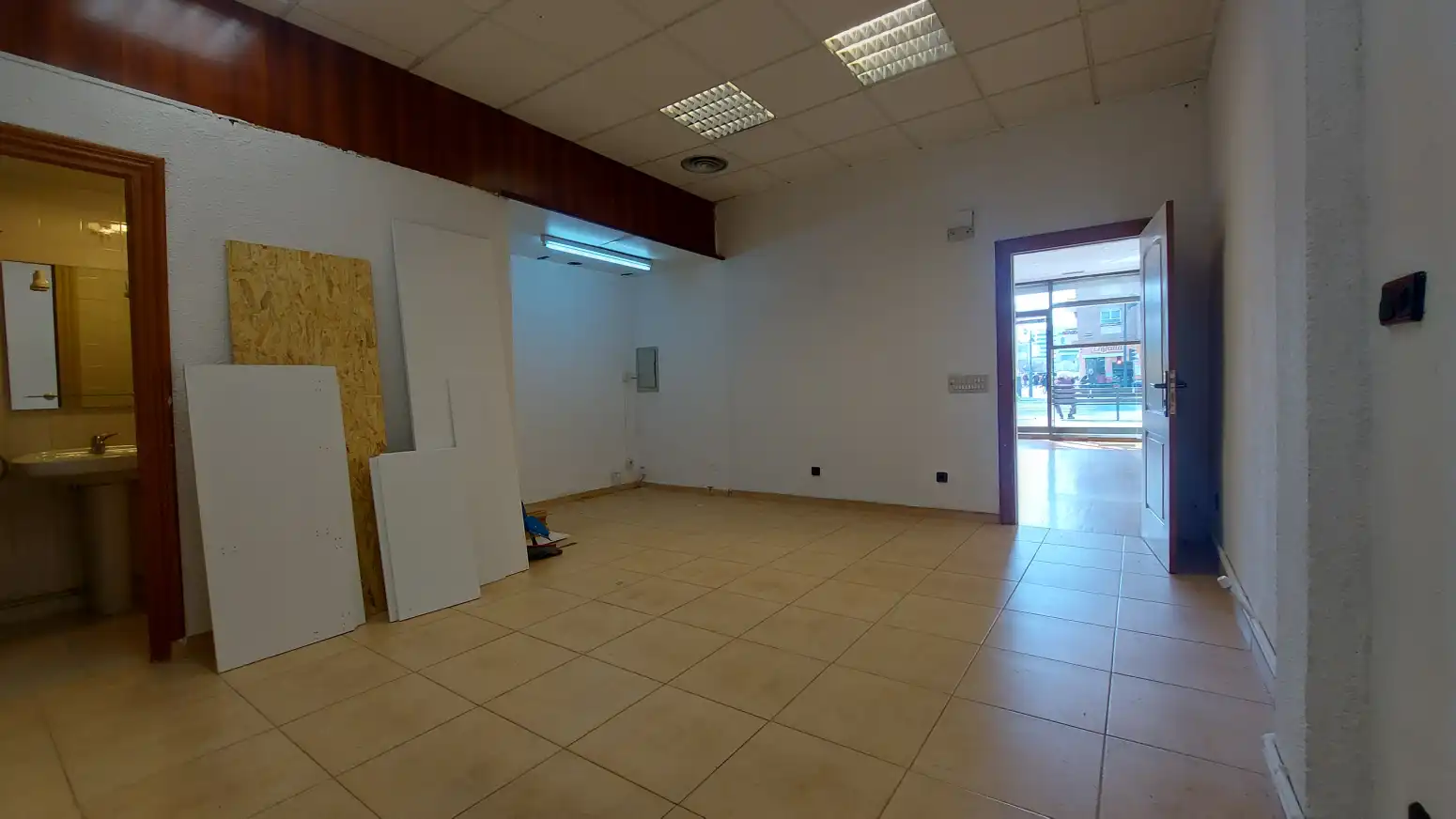 Local de lloguer a Avenida Solidaridad, Residencia