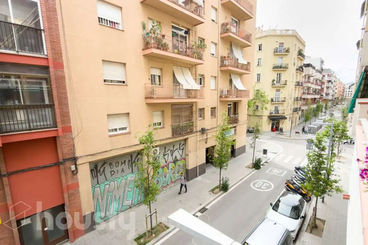 Vista exterior de Piso en venta en Barcelona con Terraza