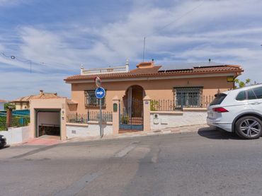 Casa amb jardí en venda a Calle de Goya