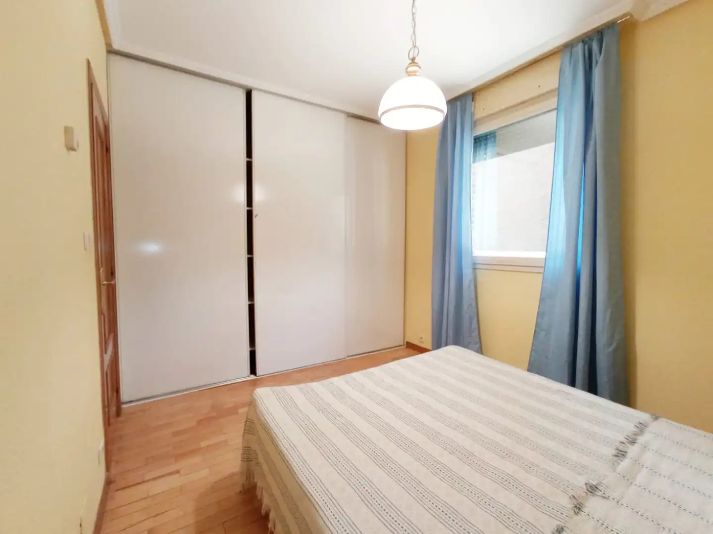 Habitación de Apartamento en venta en Burgos con Calefacción, Parquet y Amueblado