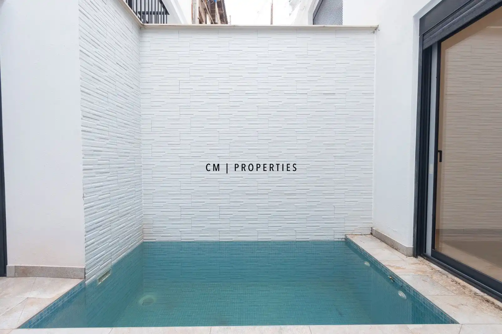 Swimming pool of Flat for sale in Valencia  with Air Conditioner, Heating and Swimming Pool