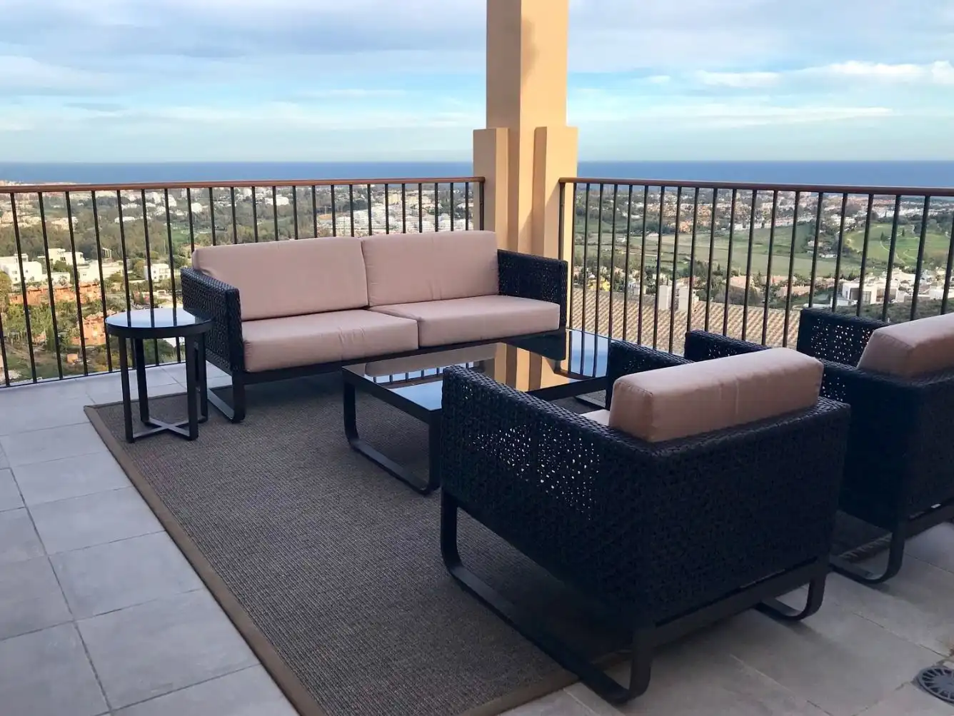 Terrasse von Dachboden zur Miete in Benahavís mit Klimaanlage, Heizung und Parkett
