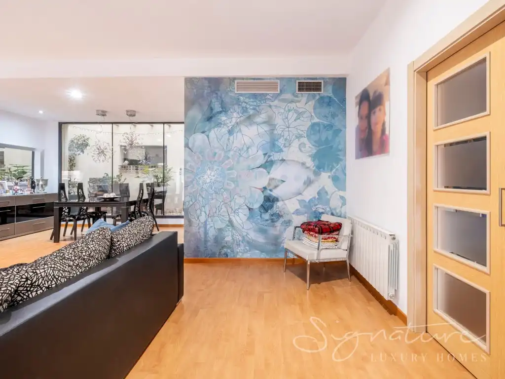 Living room of Ground floor for sale in Sant Cugat del Vallès  with Air Conditioner, Private garden and Terrace