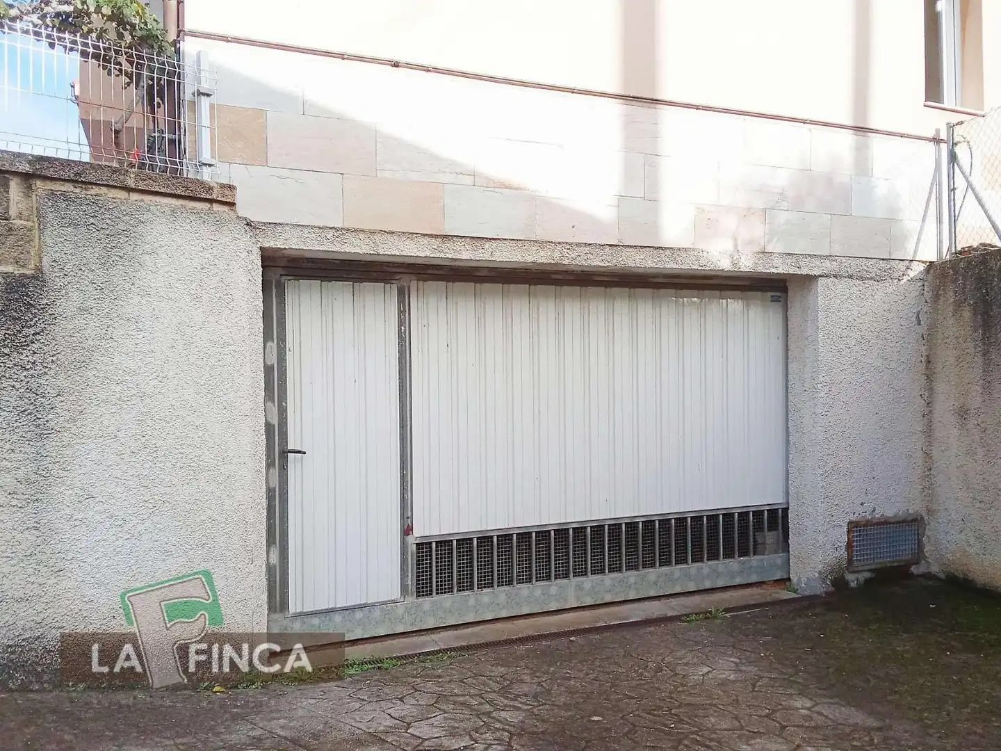 Vista exterior de Casa o xalet en venda en Soto del Barco amb Calefacció, Parquet i Terrassa