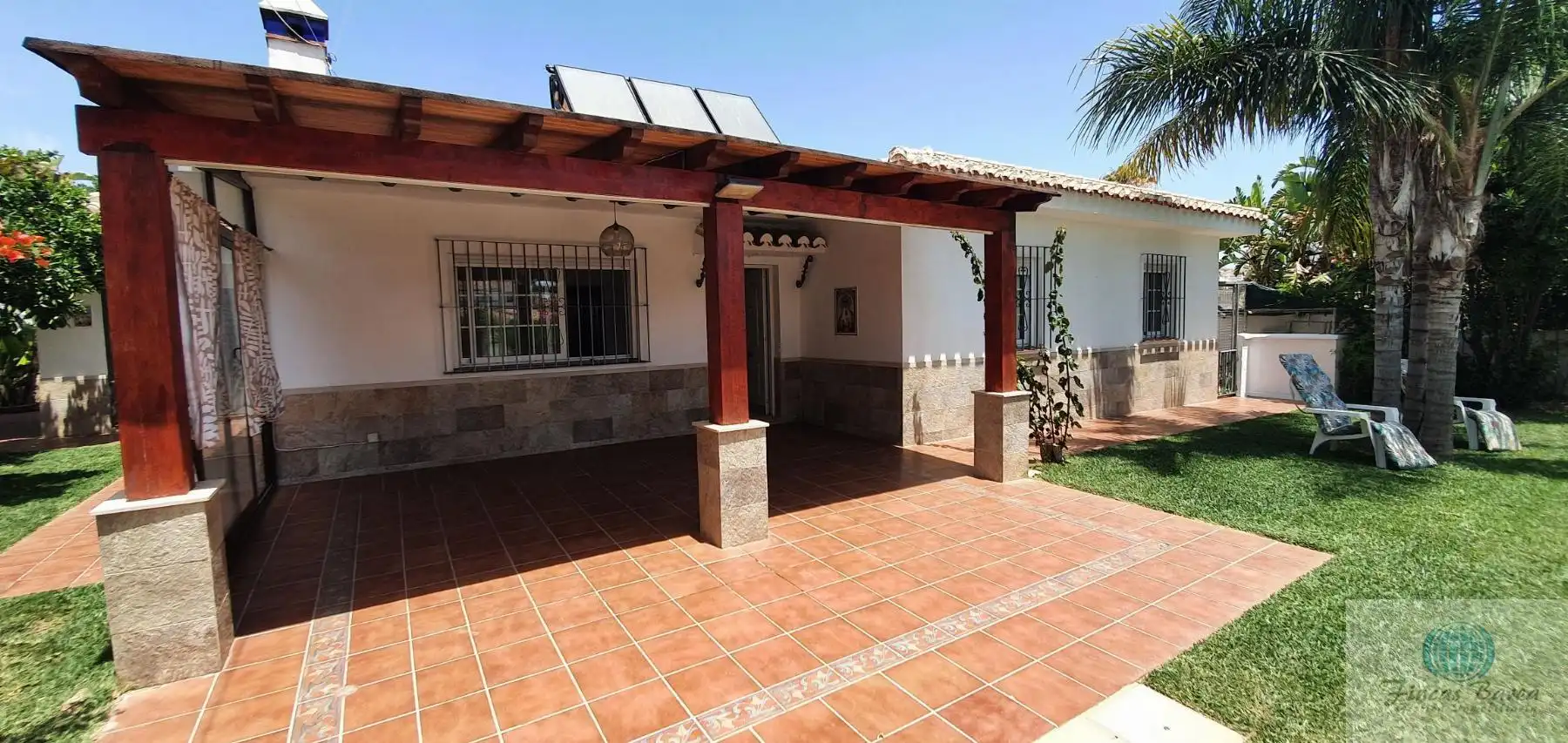 Vista exterior de Casa o xalet de lloguer en Mijas amb Terrassa i Piscina