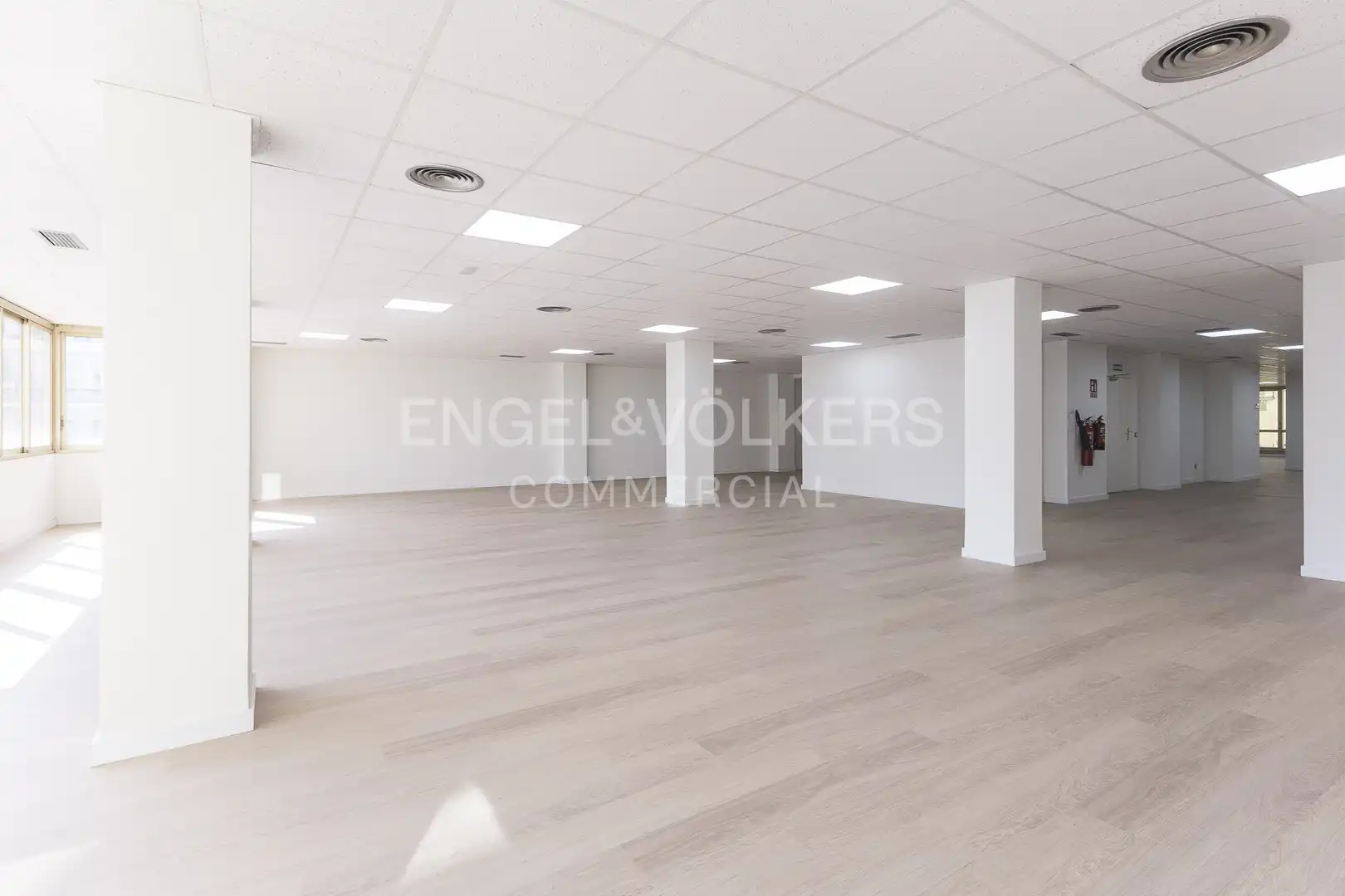 Office for rent in Barcelona  with Air Conditioner and Heating
