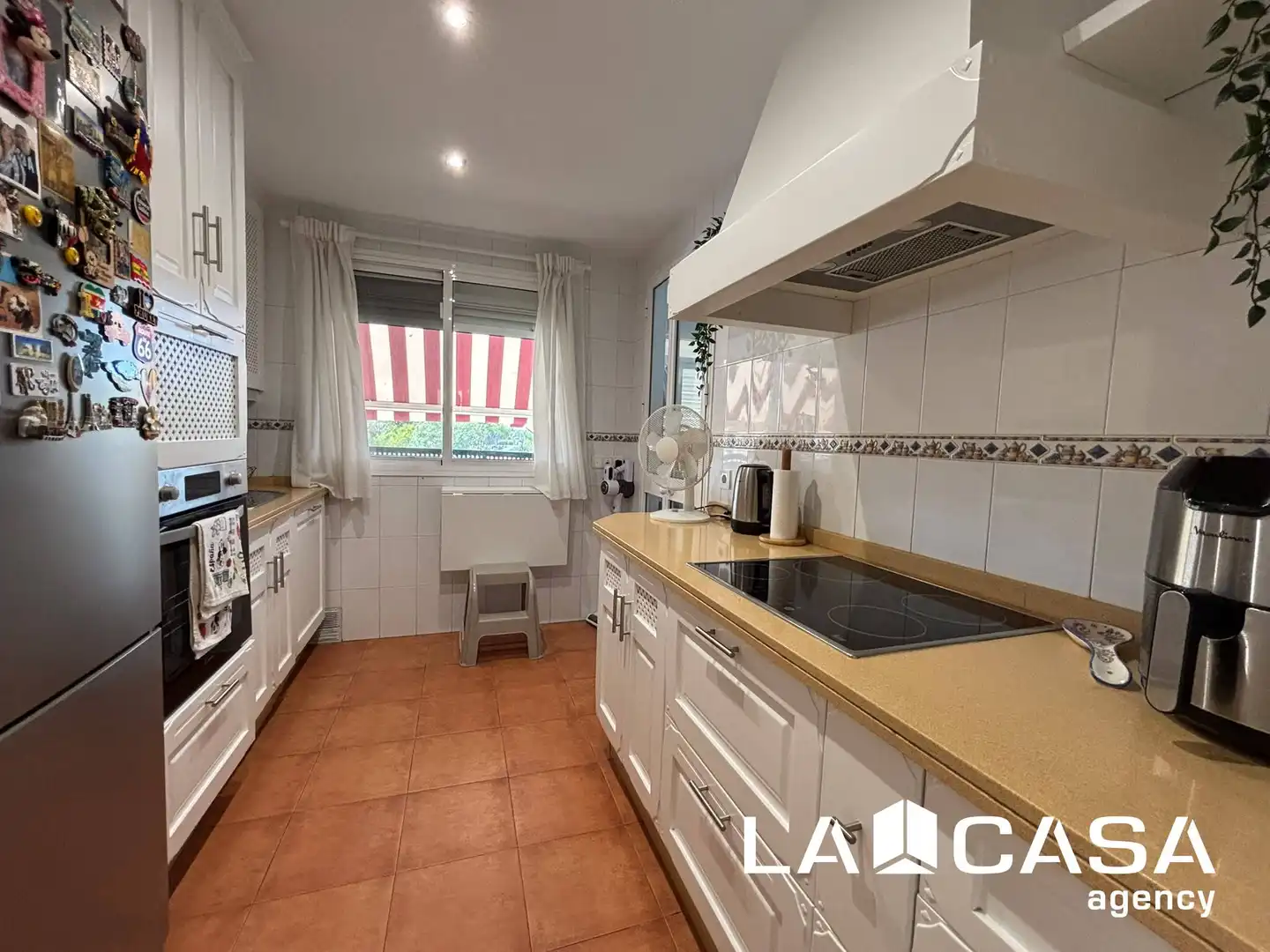 Cocina de Piso en venta en Dos Hermanas con Terraza y Piscina
