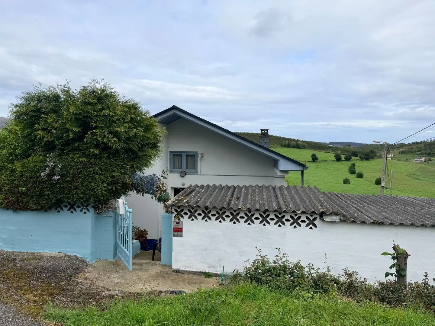 Vista exterior de Casa o chalet en venta en Navia con Terraza, Trastero y Piscina
