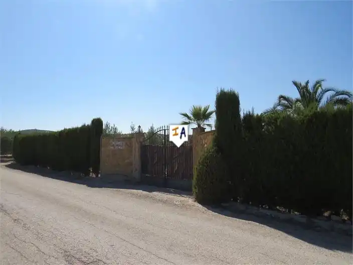 Country homes for sale in Martos