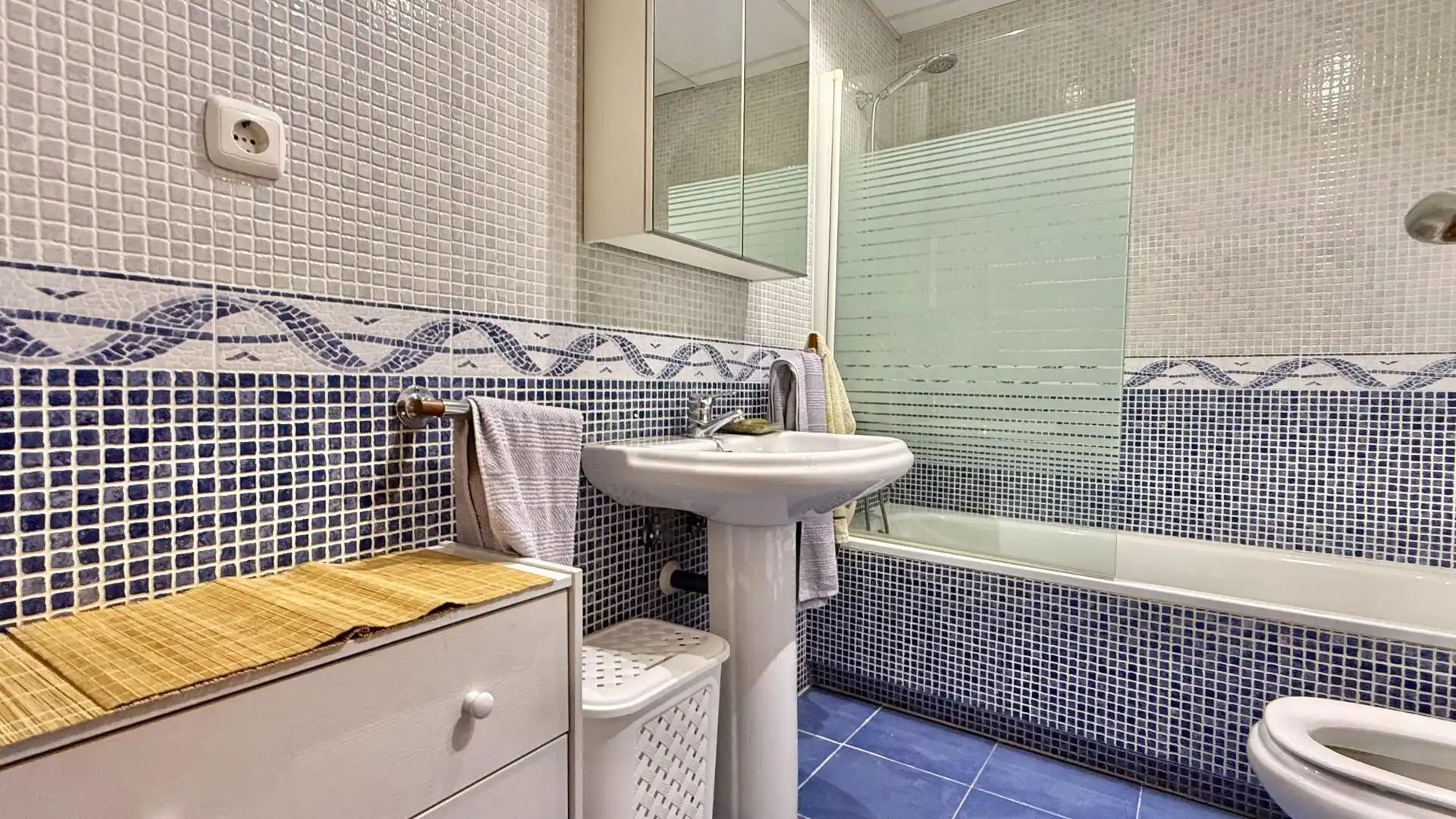Badezimmer von Wohnung zum Verkauf in Mijas mit Klimaanlage, Terrasse und Möbliert
