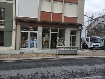 Local comercial en venda a Calle a Barrosa 29