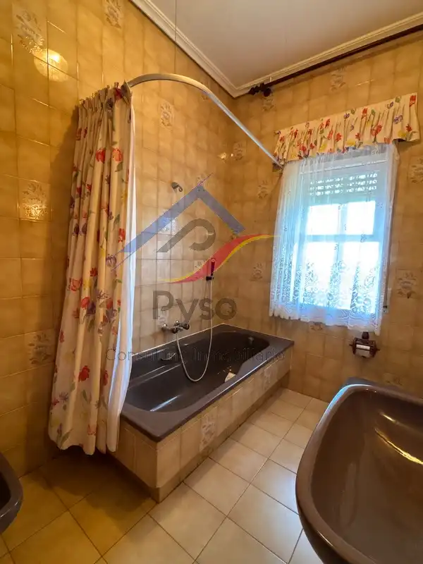 Bany de Casa o xalet en venda en Piélagos amb Calefacció, Jardí privat i Parquet