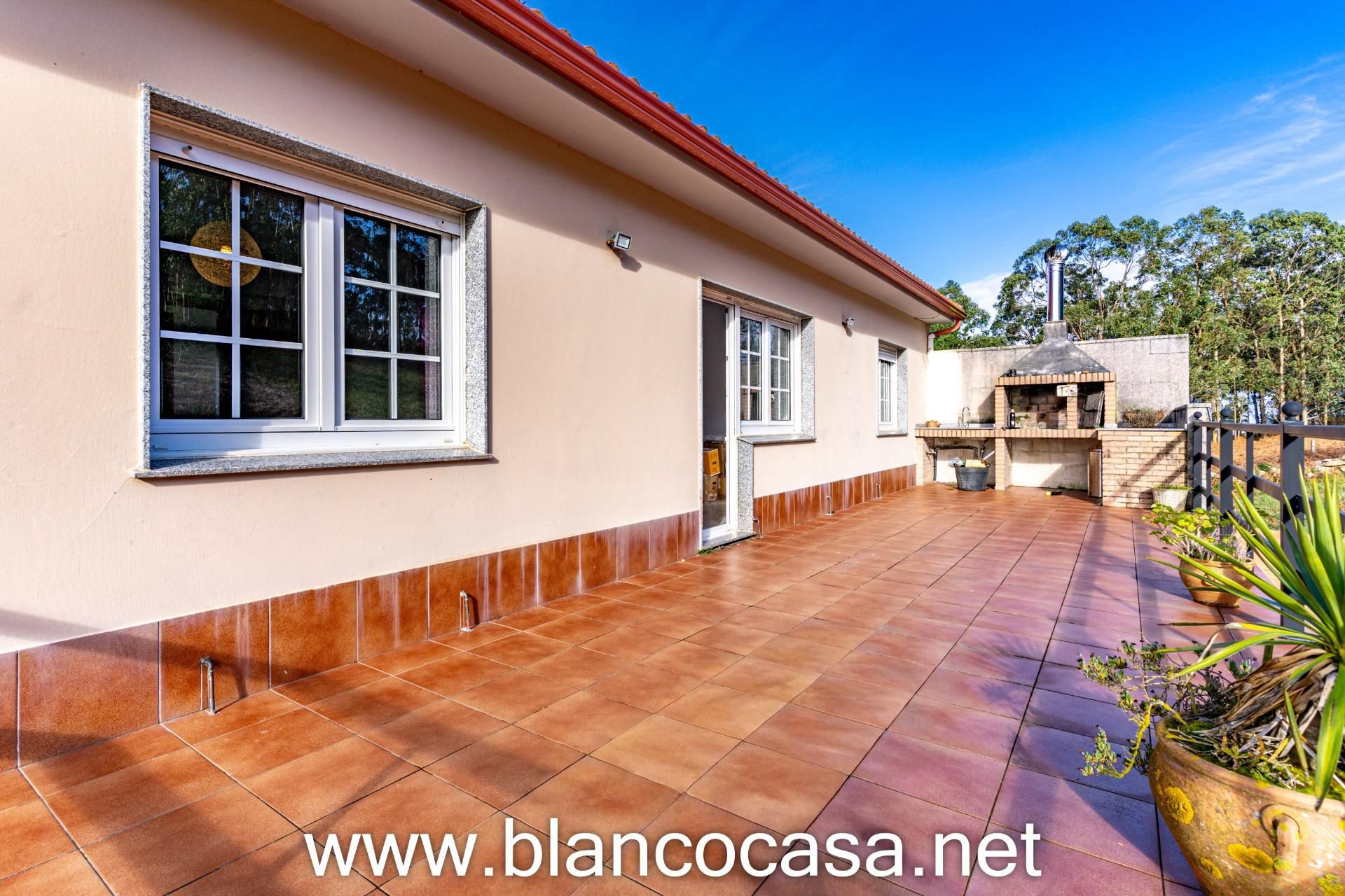 Terrassa de Casa o xalet en venda en Malpica de Bergantiños amb Terrassa, Traster i Moblat