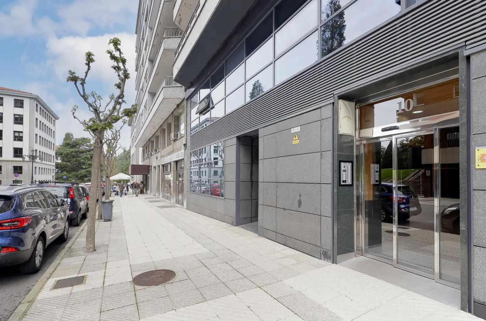 Vista exterior de Pis en venda en Oviedo  amb Calefacció, Parquet i Terrassa