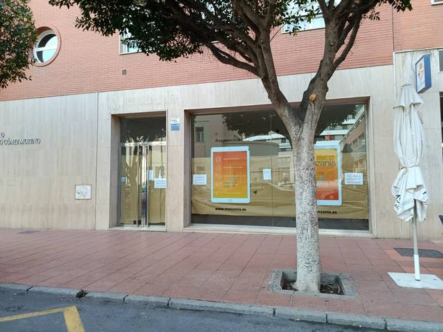Local comercial en Alquiler en Avenida de la Estación, 40 en Oliveros - Altamira