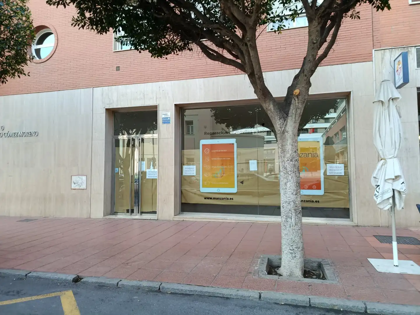 Vista exterior de Local de alquiler en Almería con Aire acondicionado, Calefacción y Parquet