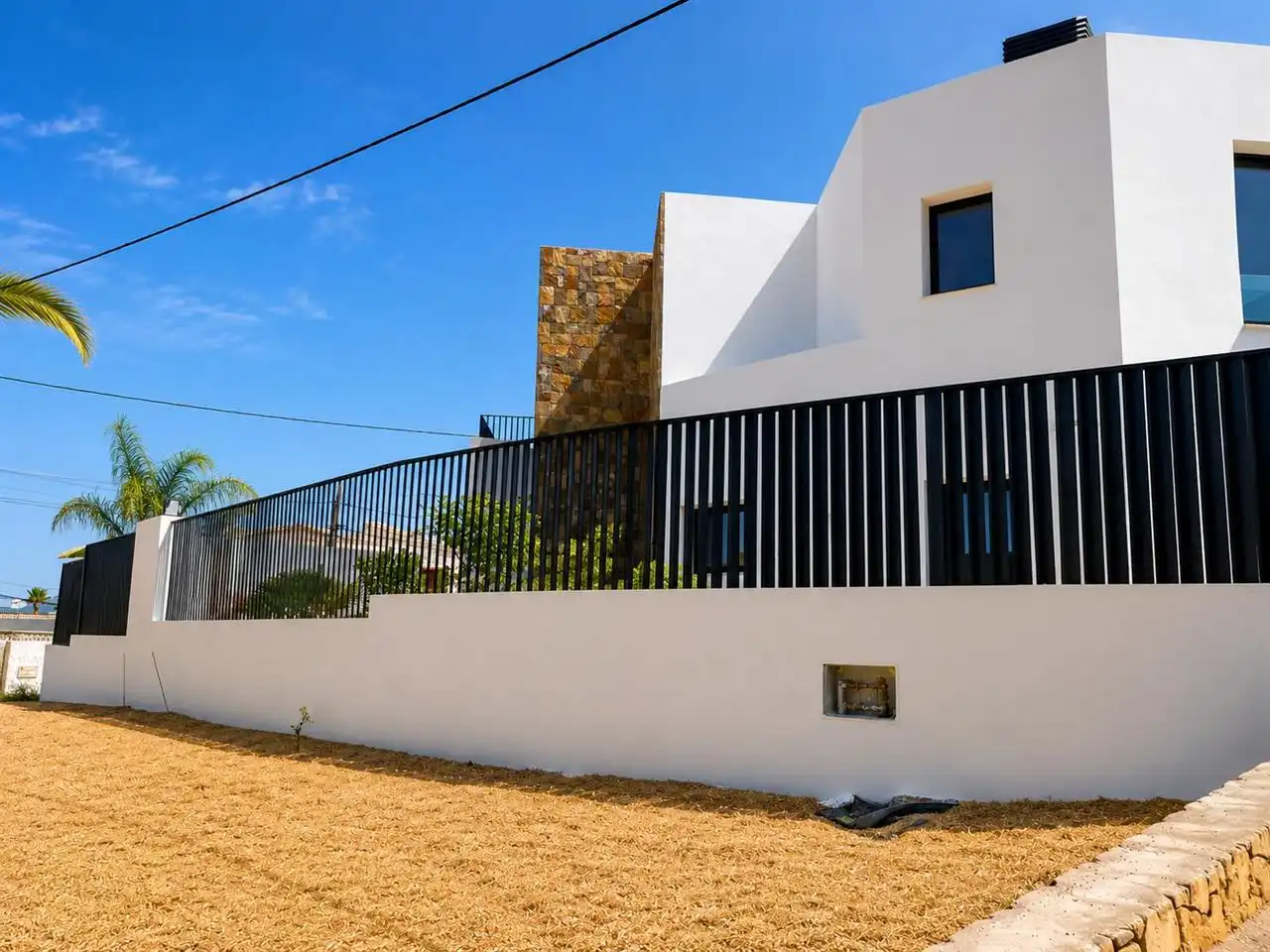 Vista exterior de Casa adosada en venda en L'Alfàs del Pi amb Aire condicionat, Jardí privat i Traster