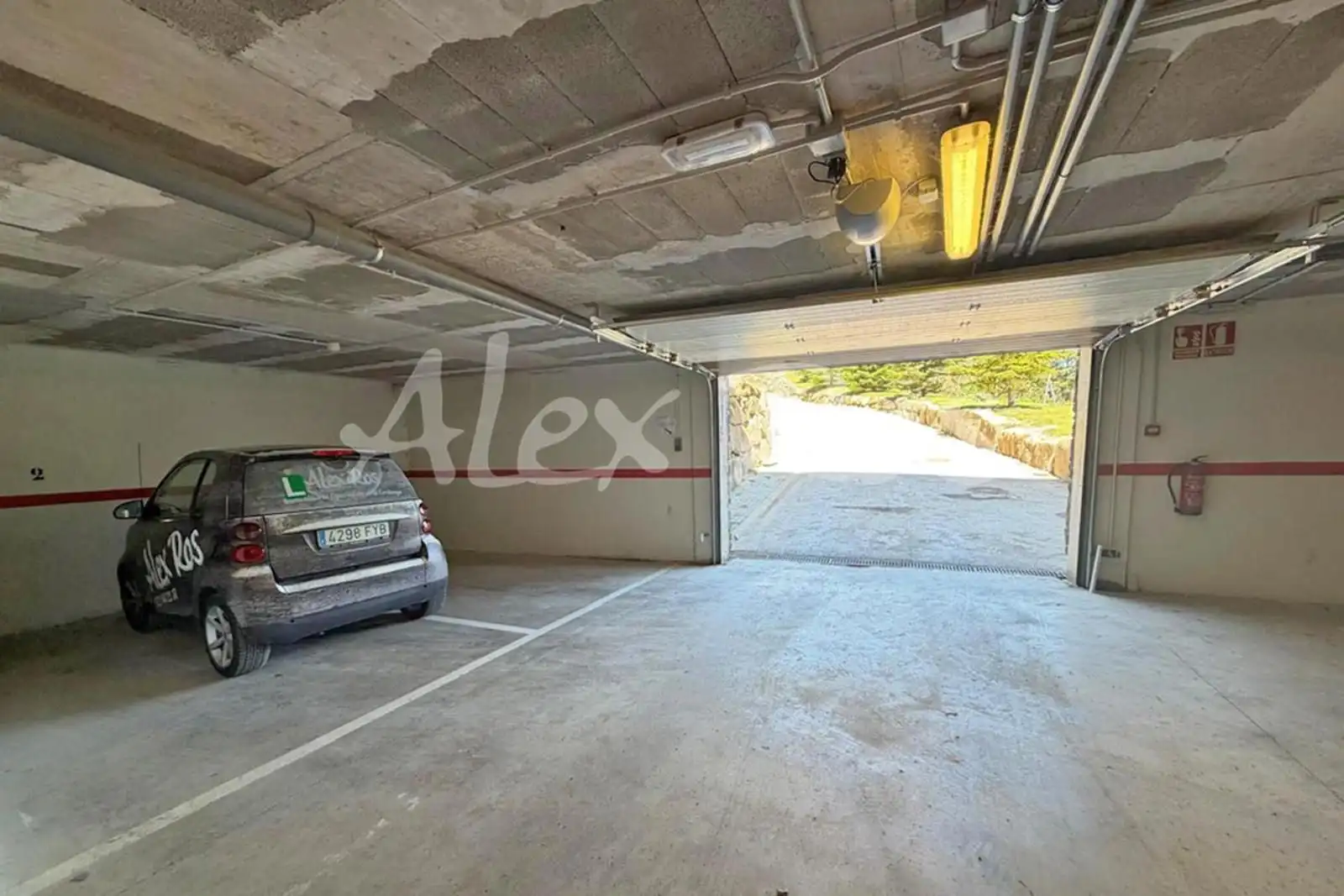 Parkplatz von Wohnung zum Verkauf in Alp mit Heizung, Terrasse und Abstellraum