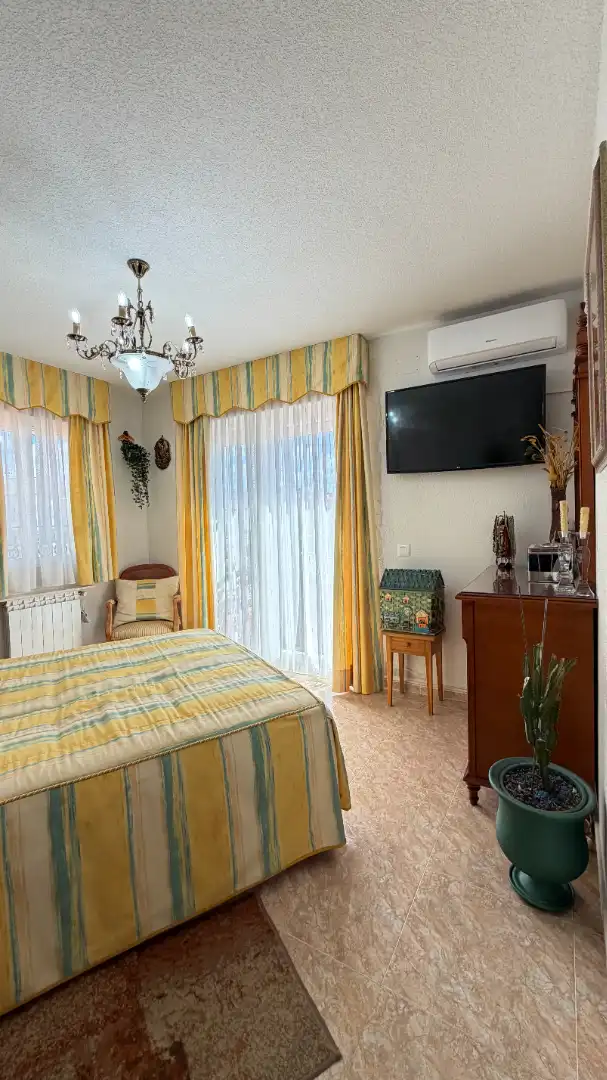 Bedroom of Houses for sale in Campo Real  with Air Conditioner, Heating and Private garden