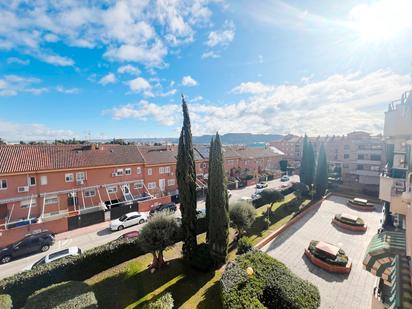 Vista exterior de Pis en venda en Alcalá de Henares amb Aire condicionat, Calefacció i Parquet