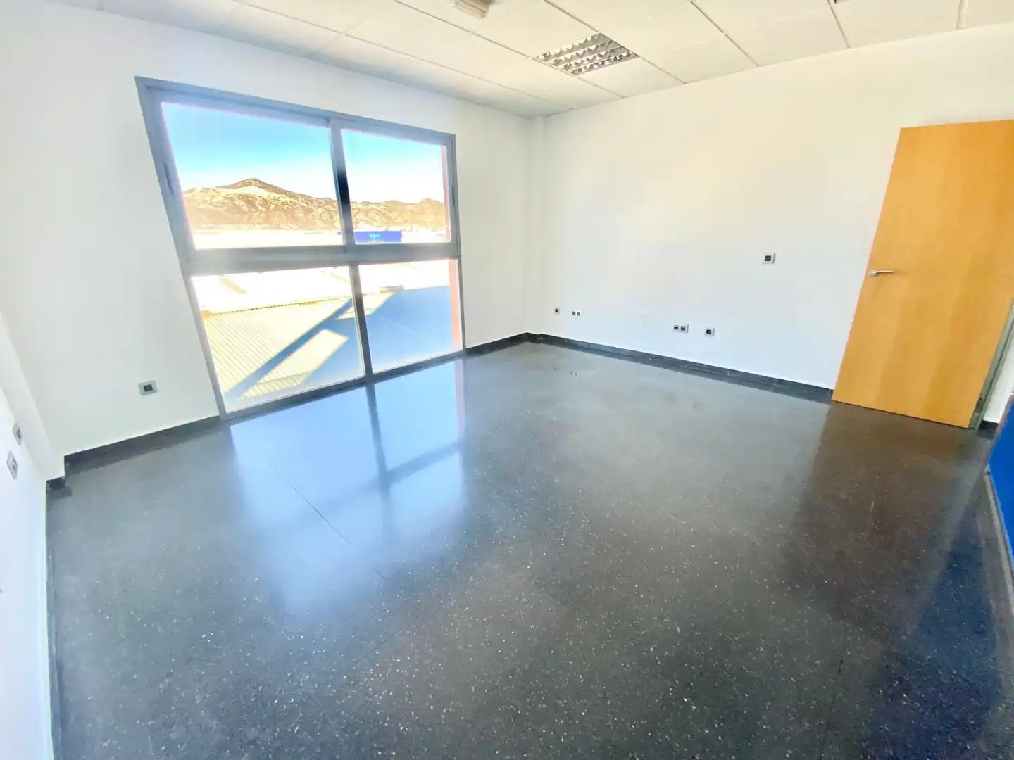 Büro zum Verkauf in Lorca mit Heizung und Terrasse