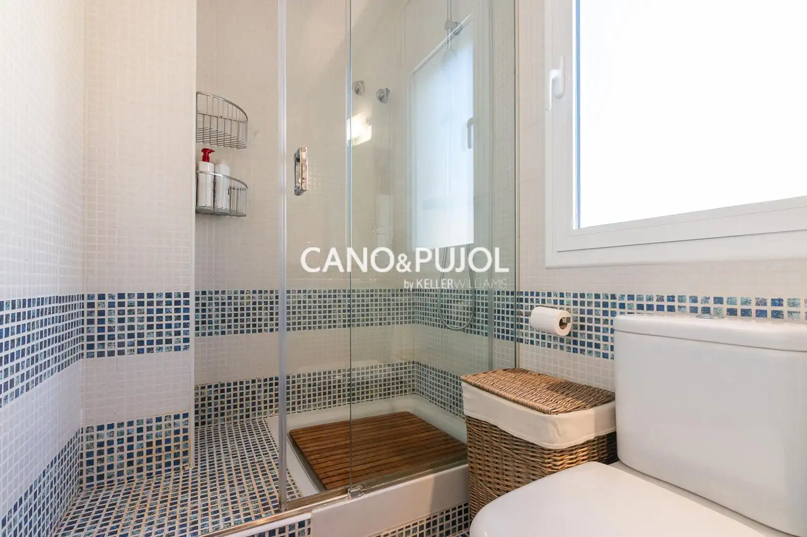 Baño de Casa o chalet en venta en Corbera de Llobregat con Calefacción, Terraza y Trastero