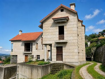 Reihenhaus mit Balkon zum Verkauf in Lugar Calvar - Domaio