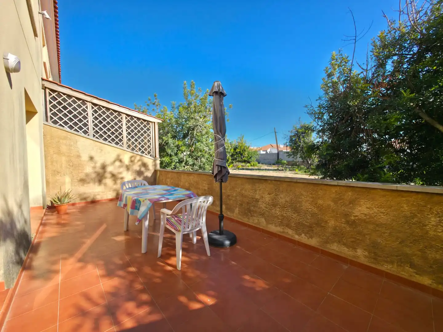 Terrasse von Einfamilien-Reihenhaus zum Verkauf in Alcanar mit Klimaanlage, Terrasse und Abstellraum