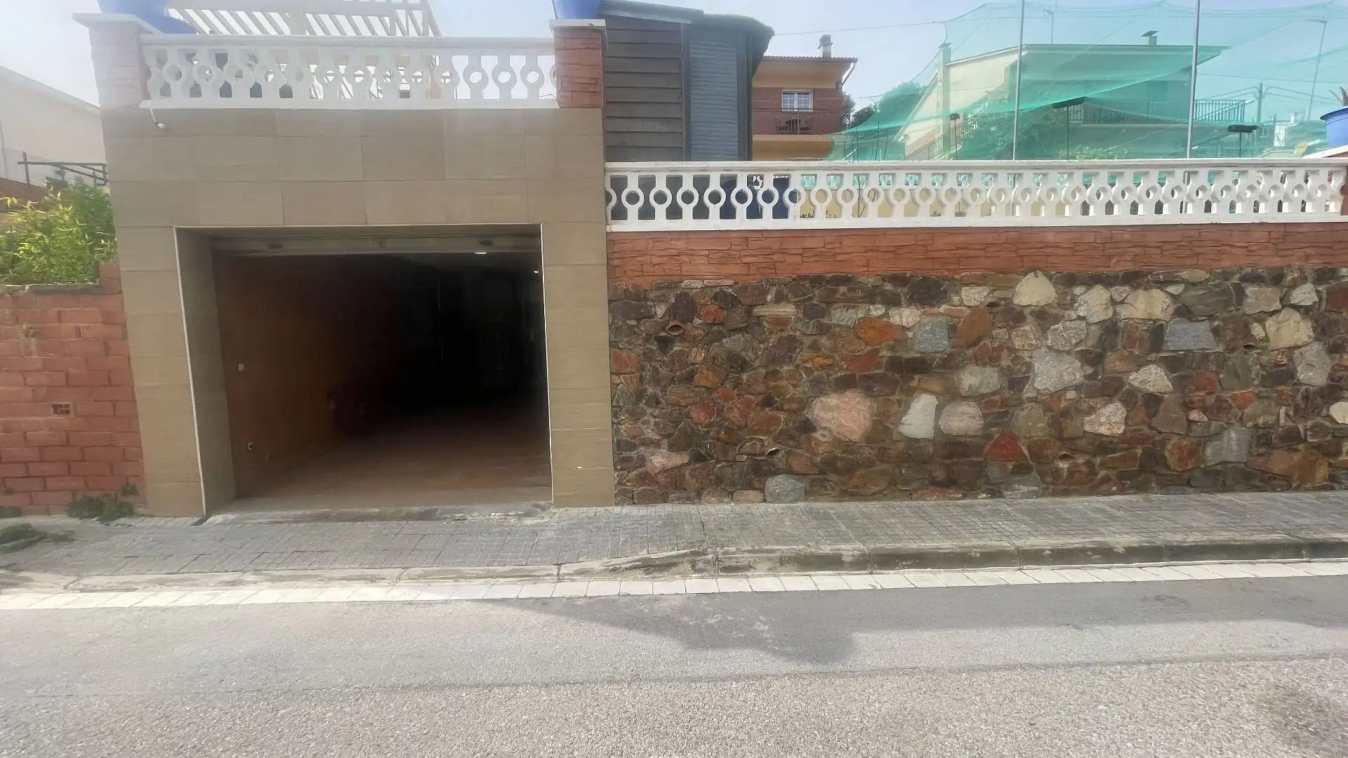 Vista exterior de Casa o xalet en venda en Rubí amb Calefacció, Jardí privat i Terrassa