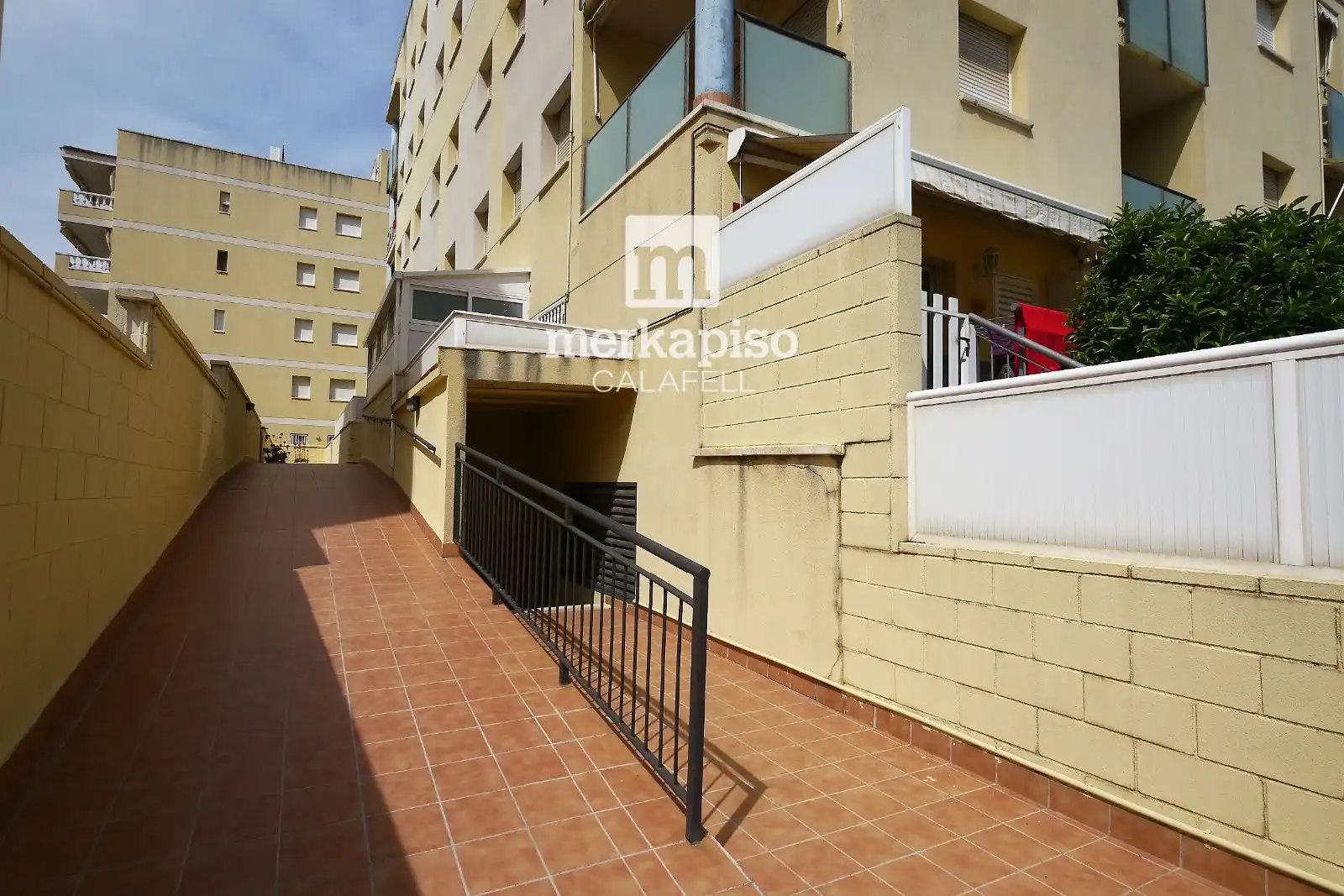 Vista exterior de Piso en venta en Calafell con Aire acondicionado, Terraza y Piscina