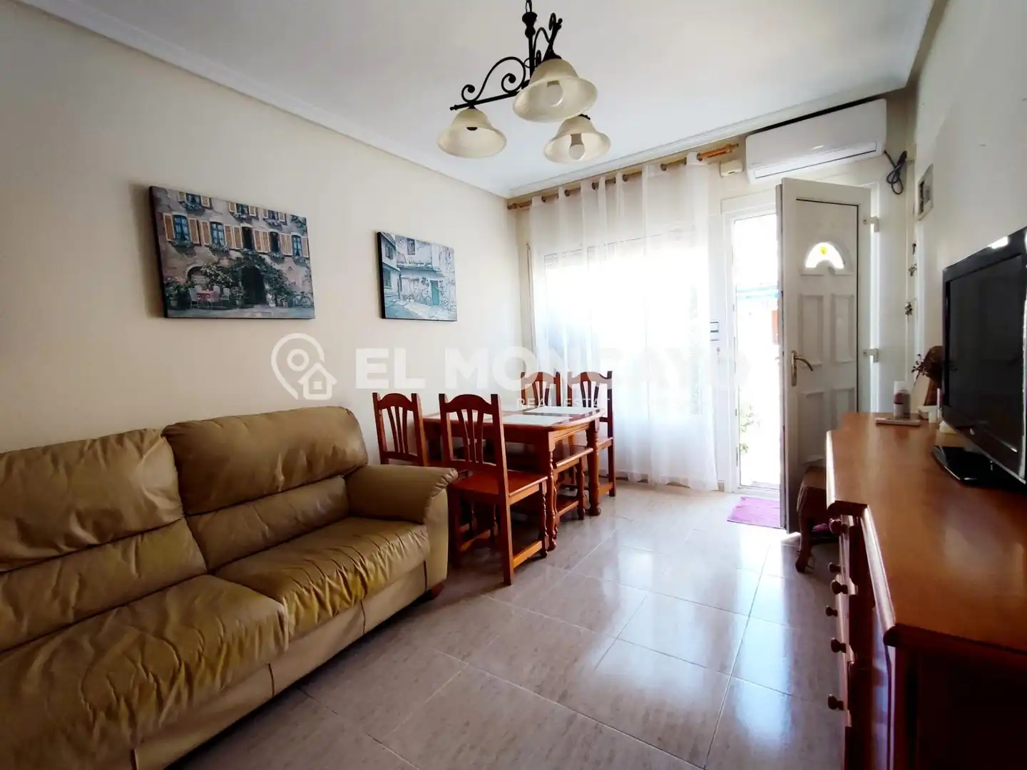 Sala d'estar de Casa adosada en venda en Orihuela amb Aire condicionat, Calefacció i Jardí privat