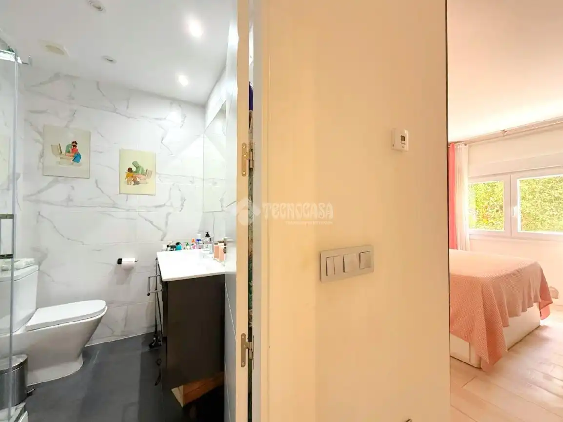 Bathroom of Flat for sale in Madrid  with Air Conditioner and Heating