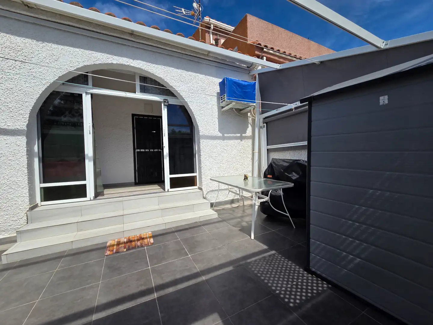 Terrasse von Einfamilien-Reihenhaus zum Verkauf in Torrevieja mit Klimaanlage, Terrasse und Abstellraum