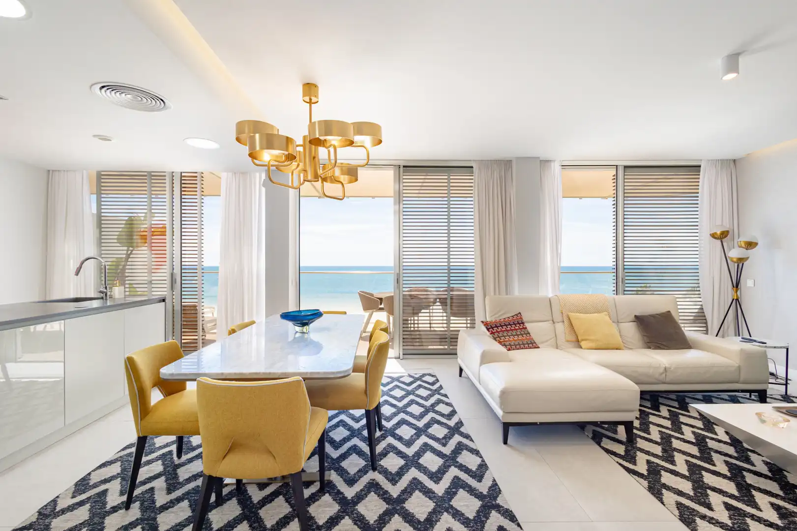 Sala de estar de Apartamento en venta en Estepona con Aire acondicionado, Calefacción y Terraza