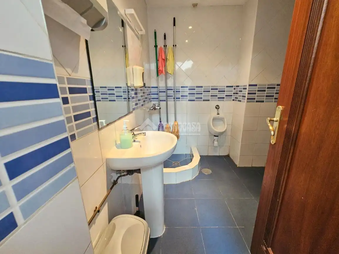 Baño de Local en venta en Carabanchel