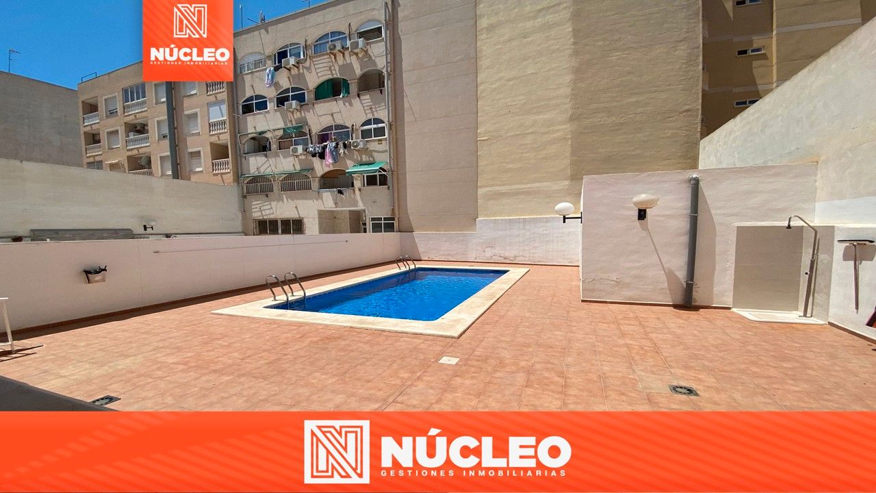 Piscina de Pis en venda en Torrevieja amb Aire condicionat, Moblat i Forn