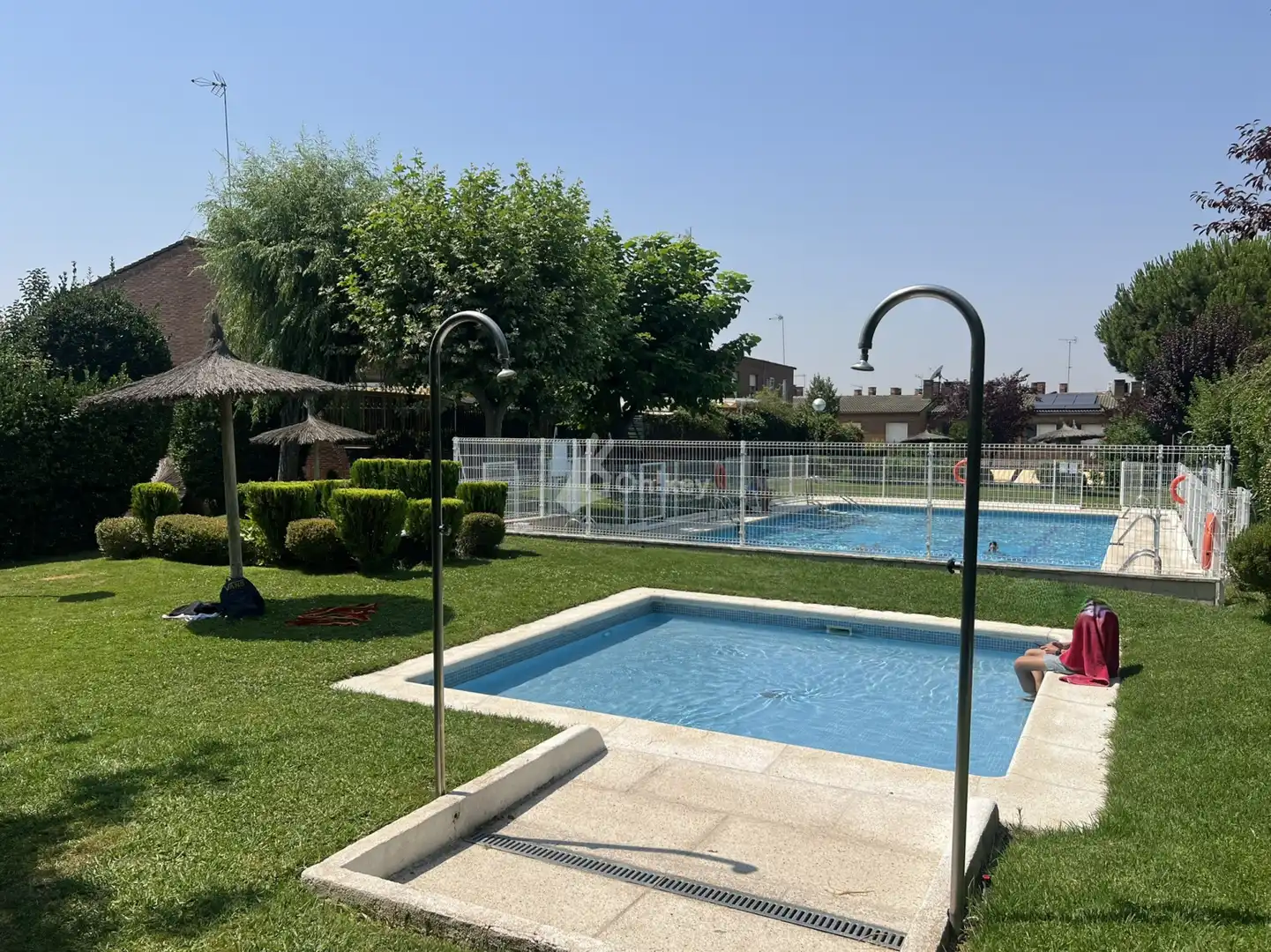 Piscina de Casa adosada en venda en Majadahonda amb Aire condicionat, Calefacció i Jardí privat