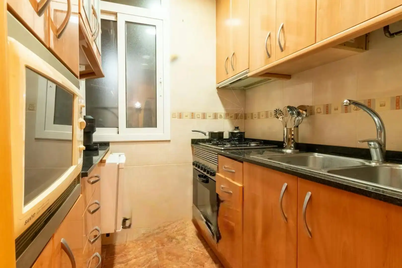 Küche von Wohnung zur Miete in Barcelona mit Möbliert, Waschmaschine und Fernseher