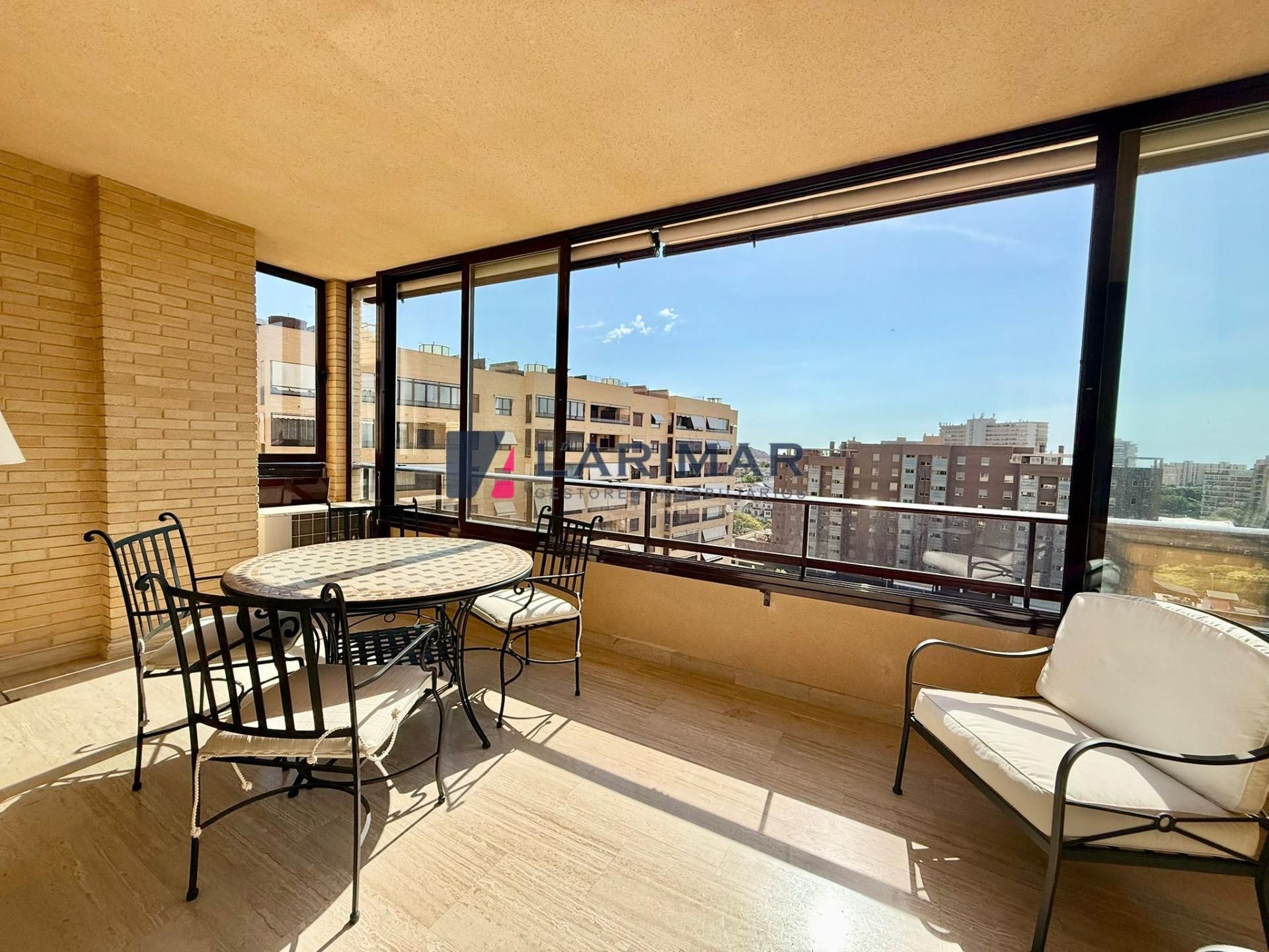 Terrassa de Pis de lloguer en Alicante / Alacant amb Aire condicionat, Calefacció i Jardí privat