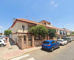 Exterior view of House or chalet to rent in Dos Hermanas  with Furnished