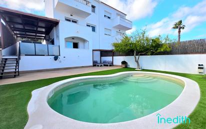 Piscina de Casa adosada en venda en Cunit amb Calefacció, Jardí privat i Terrassa
