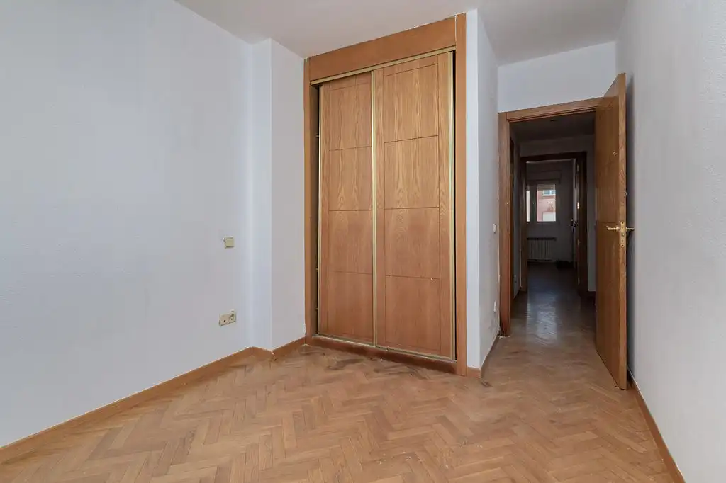 Habitación de Piso en venta en Madrid con Calefacción