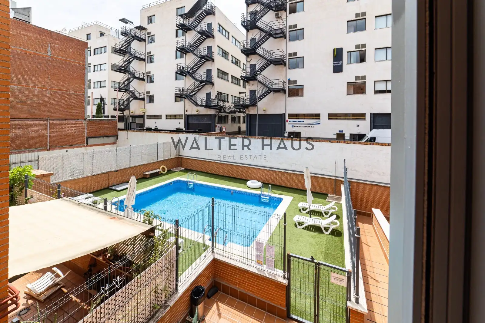 Swimming pool of Flat for sale in Madrid  with Air Conditioner, Heating and Storage room