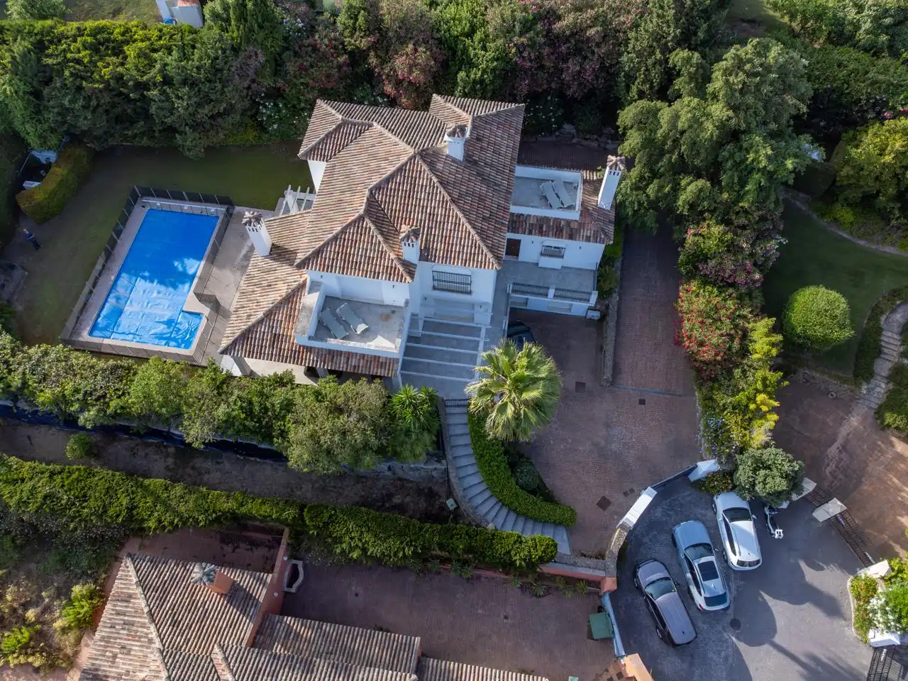 Vista exterior de Casa o xalet en venda en Sotogrande amb Aire condicionat, Jardí privat i Terrassa