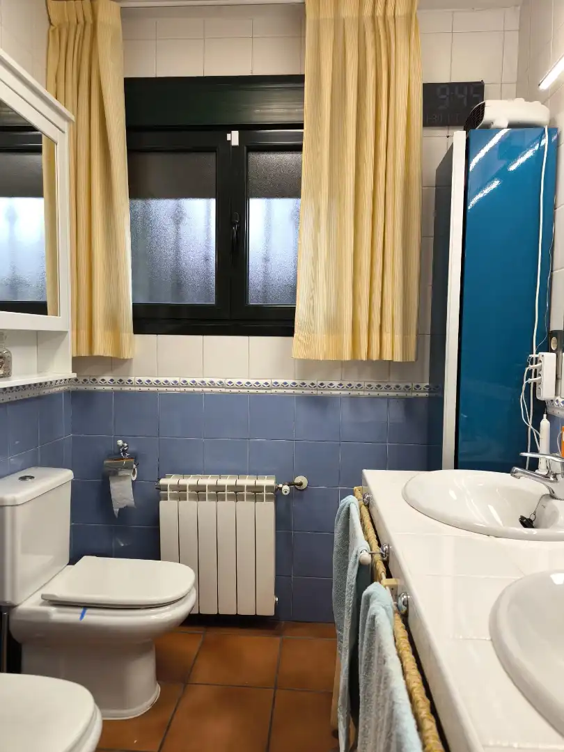 Bany de Casa adosada en venda en Galapagar amb Calefacció, Jardí privat i Terrassa