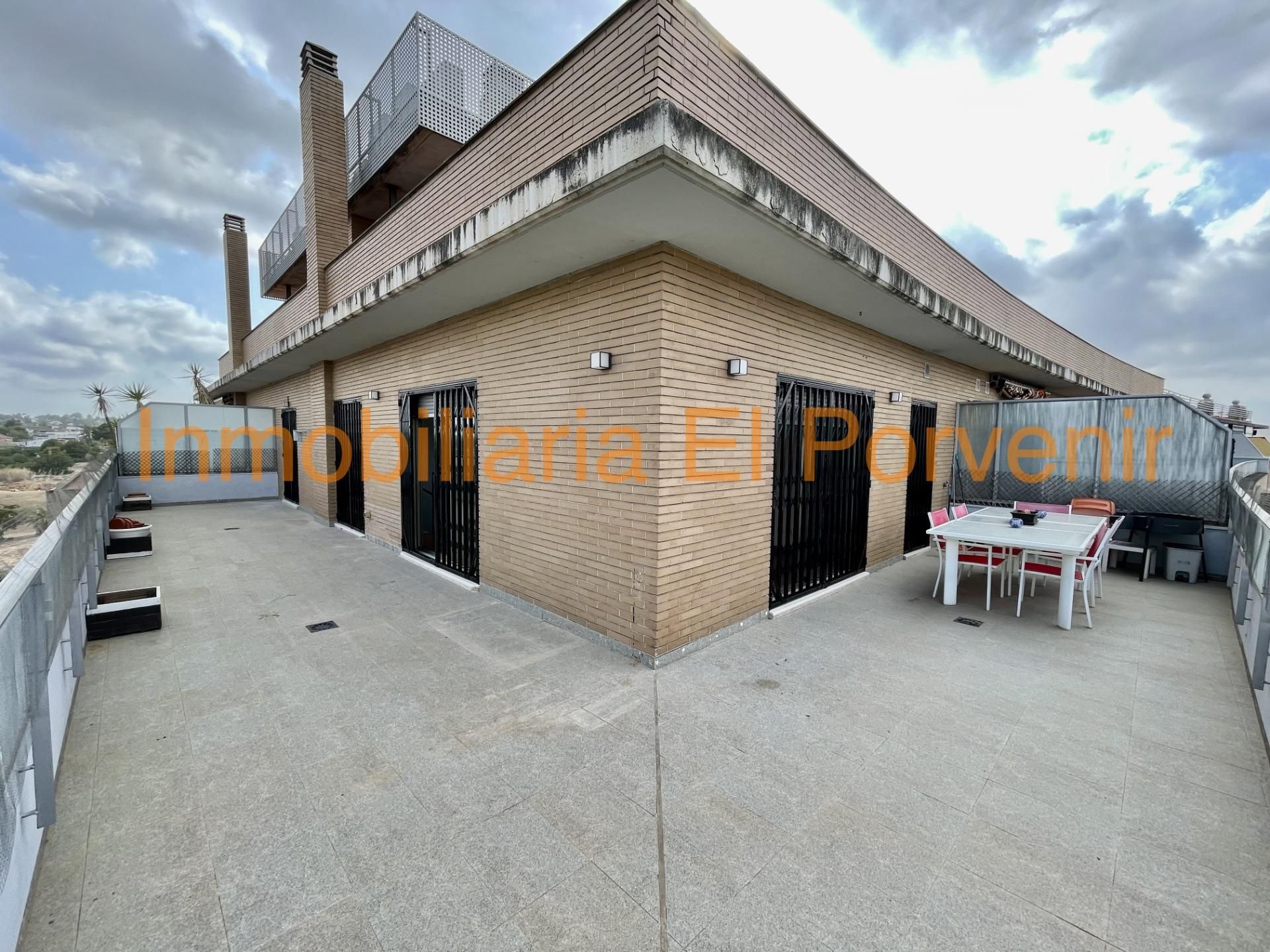 Exterior view of Attic to rent in Torrent  with Air Conditioner, Heating and Private garden
