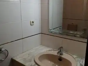 Bany de Pis de lloguer en Sevilla amb Aire condicionat, Jardí privat i Moblat